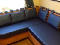 Перетяжка кожанного дивана для кухни фото